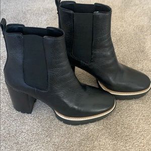 Like new size 9 1/2 Tory Burch Booties